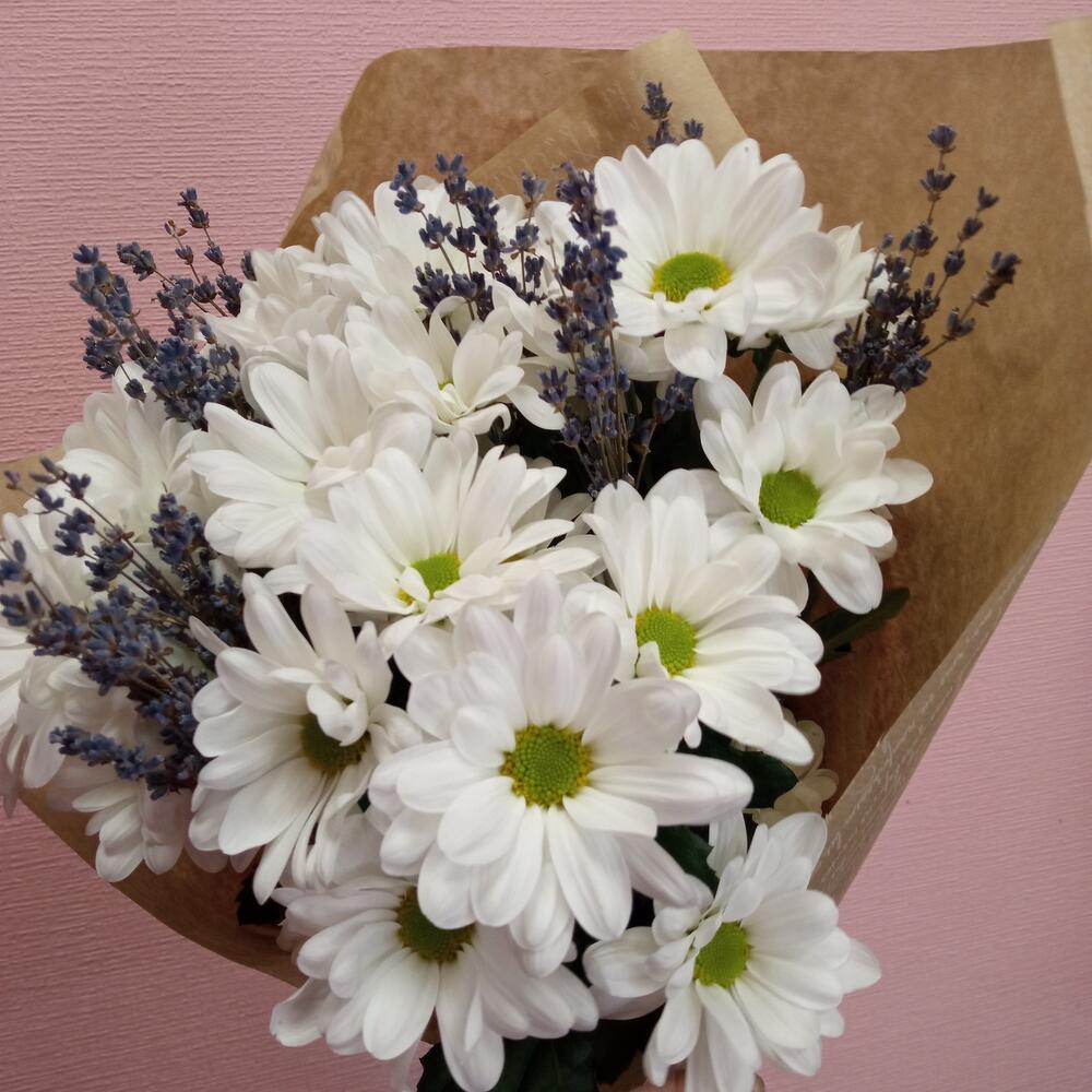 Букет Ароматный с хризантемой и лавандой