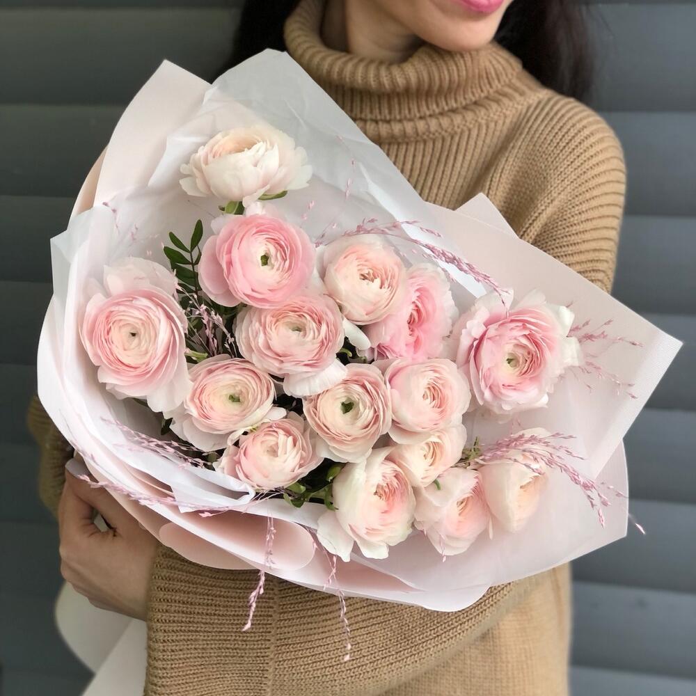 Букет из розовых ранункулюс клуни ханой