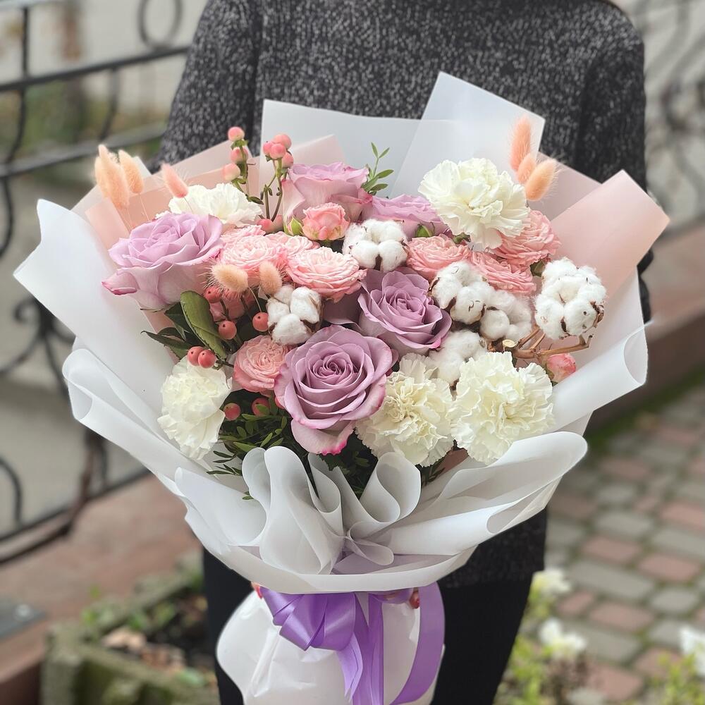 Букет с хлопком и розами