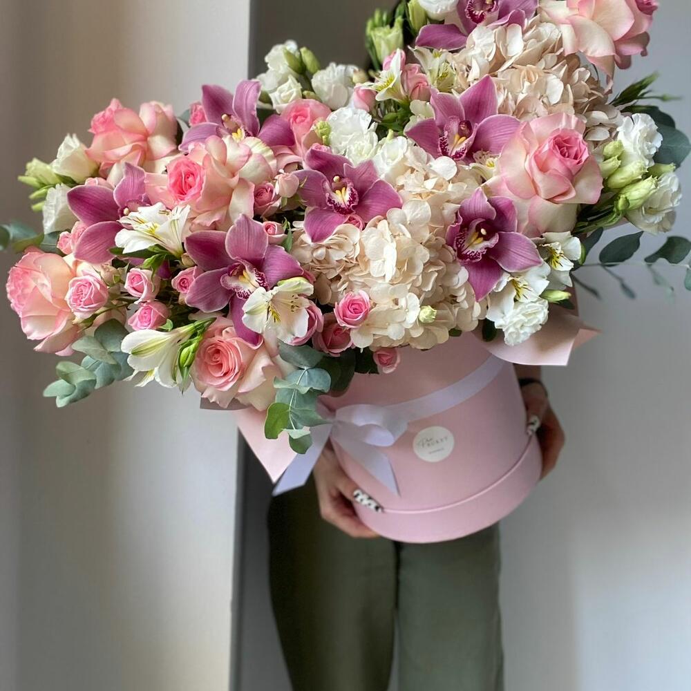 Цветочная композиция с орхидеями