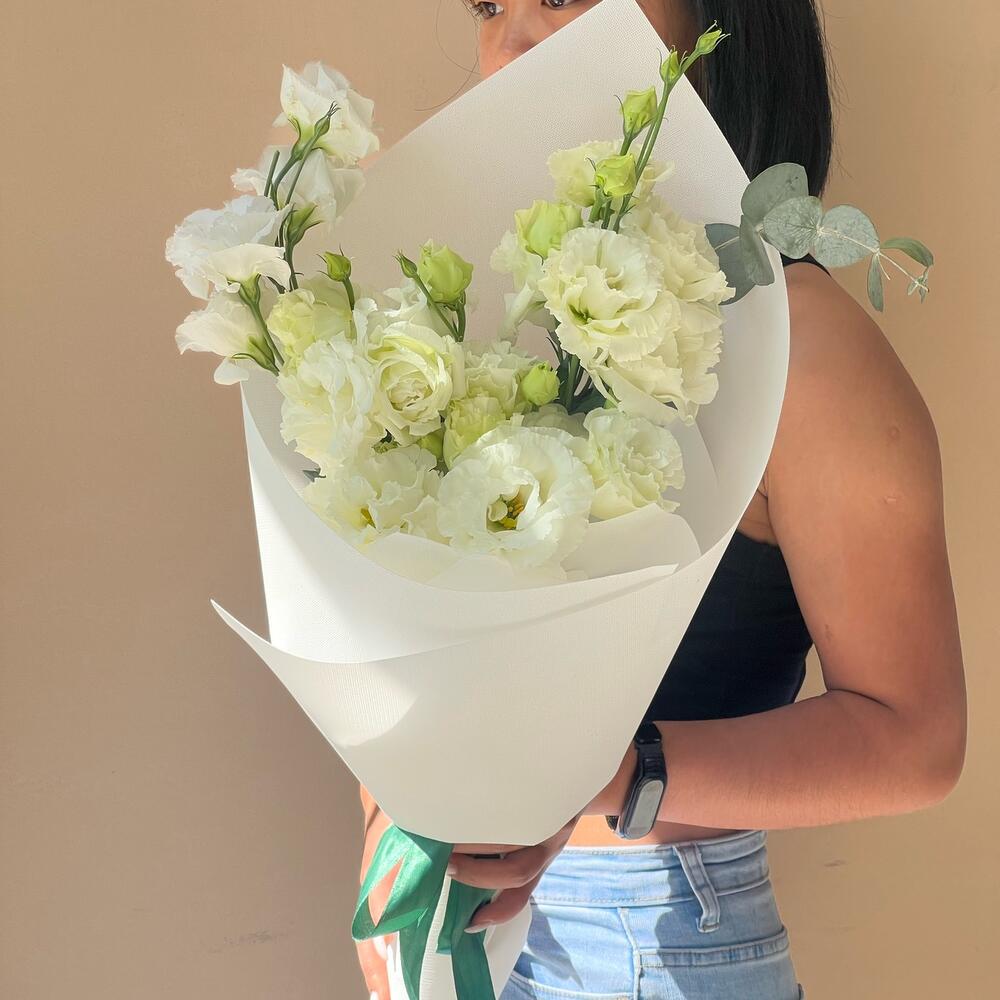 Моно букет лизиантусов