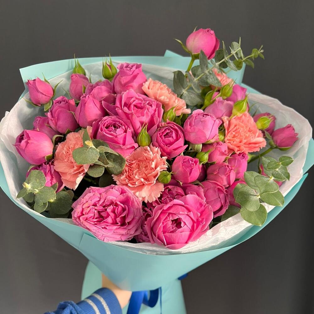 Букет «Яркие моменты» из кустовых пионовидных роз