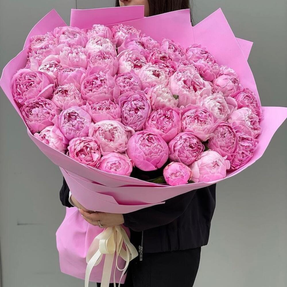 Букет из 55 розовых пион