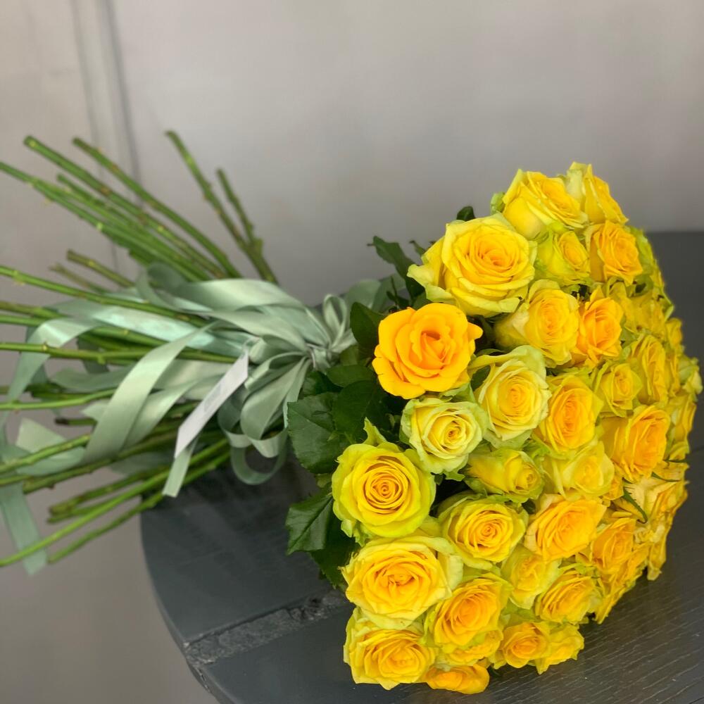 Желтые розы 59 шт
