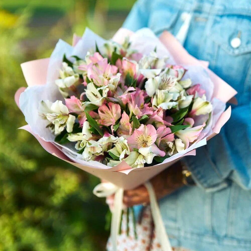 Букет из альстромерий